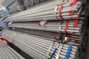 Tuberia electrica RMC apilada